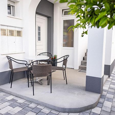 Apartments Veronika Трогир Екстериор снимка