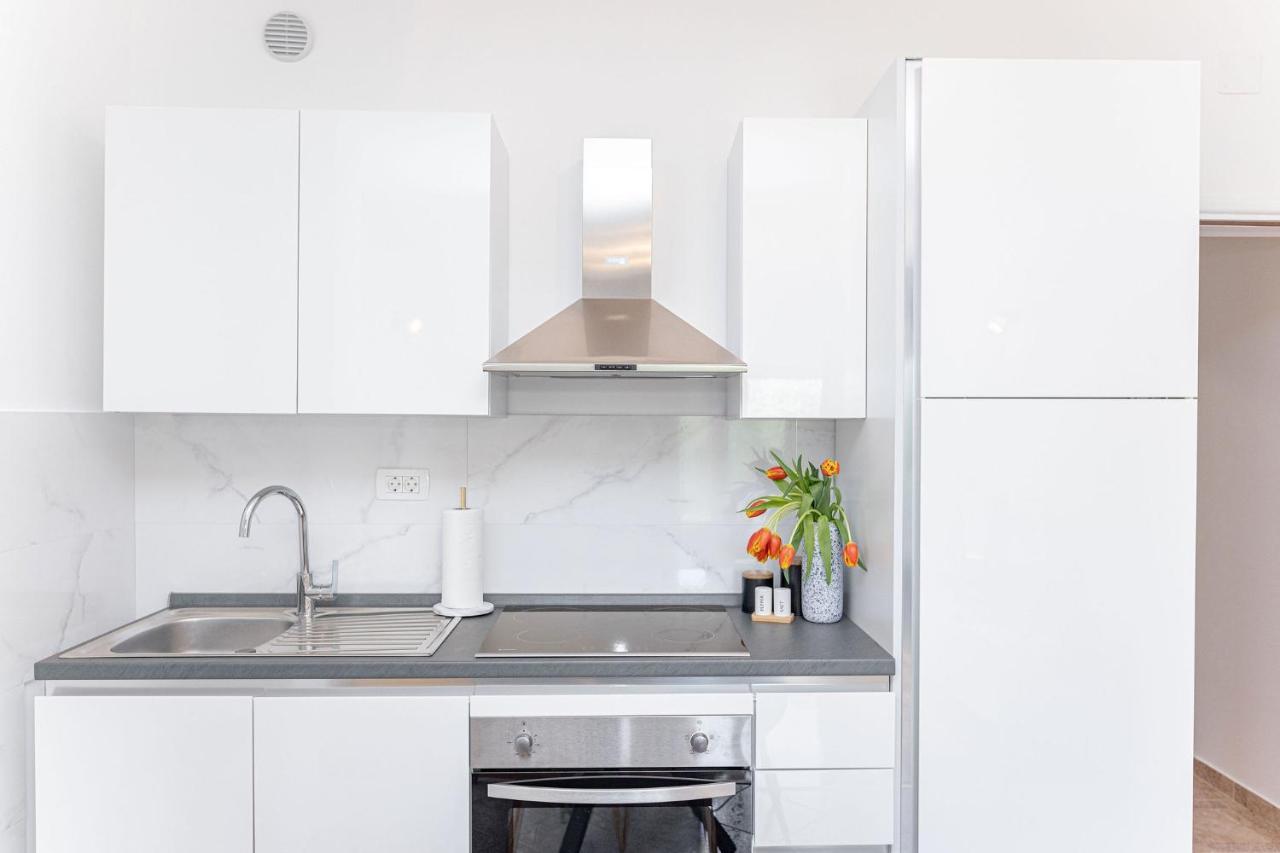 Apartments Veronika Трогир Екстериор снимка