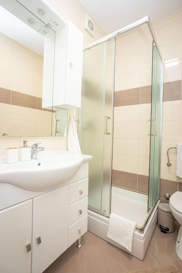 Apartments Veronika Трогир Екстериор снимка