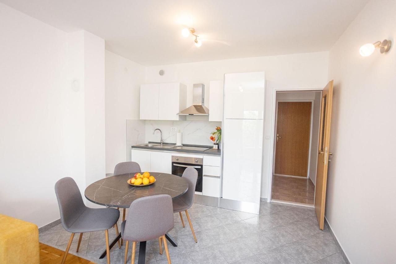 Apartments Veronika Трогир Екстериор снимка