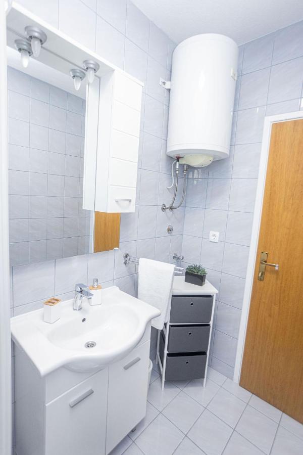 Apartments Veronika Трогир Екстериор снимка