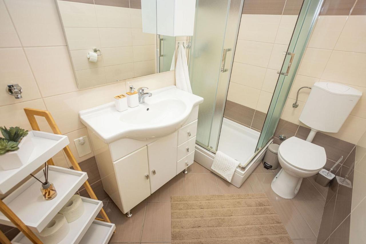 Apartments Veronika Трогир Екстериор снимка