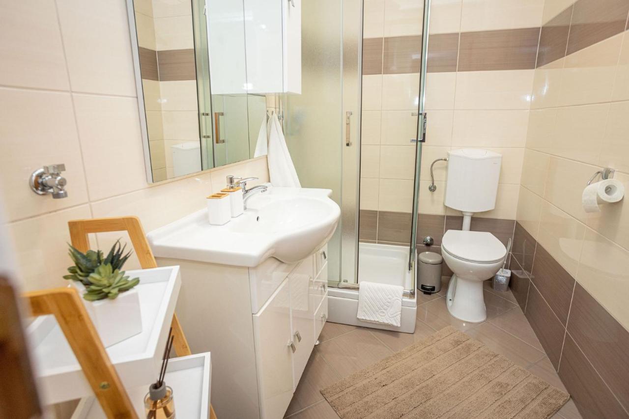 Apartments Veronika Трогир Екстериор снимка