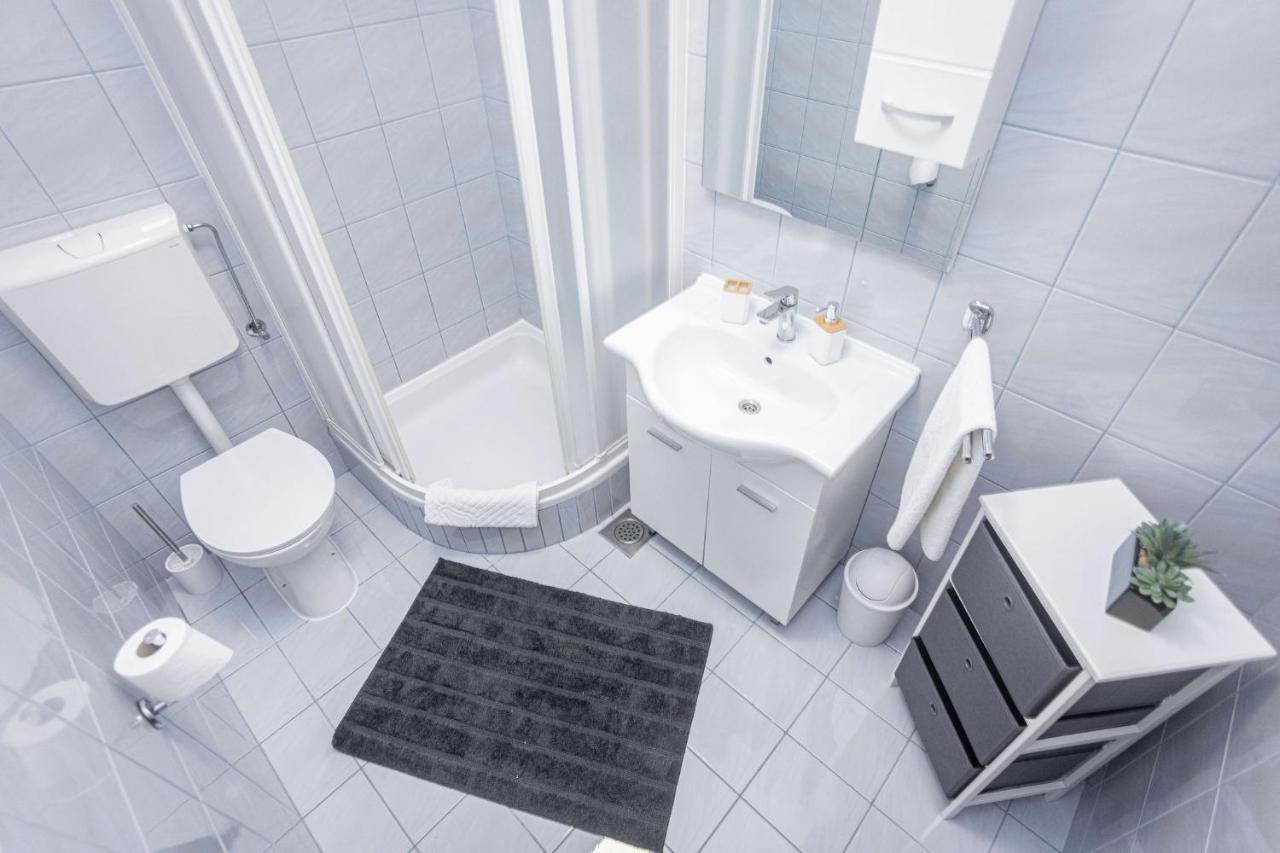 Apartments Veronika Трогир Екстериор снимка