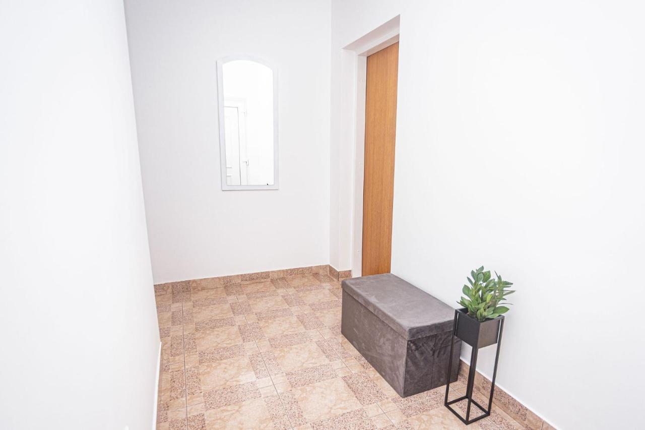 Apartments Veronika Трогир Екстериор снимка