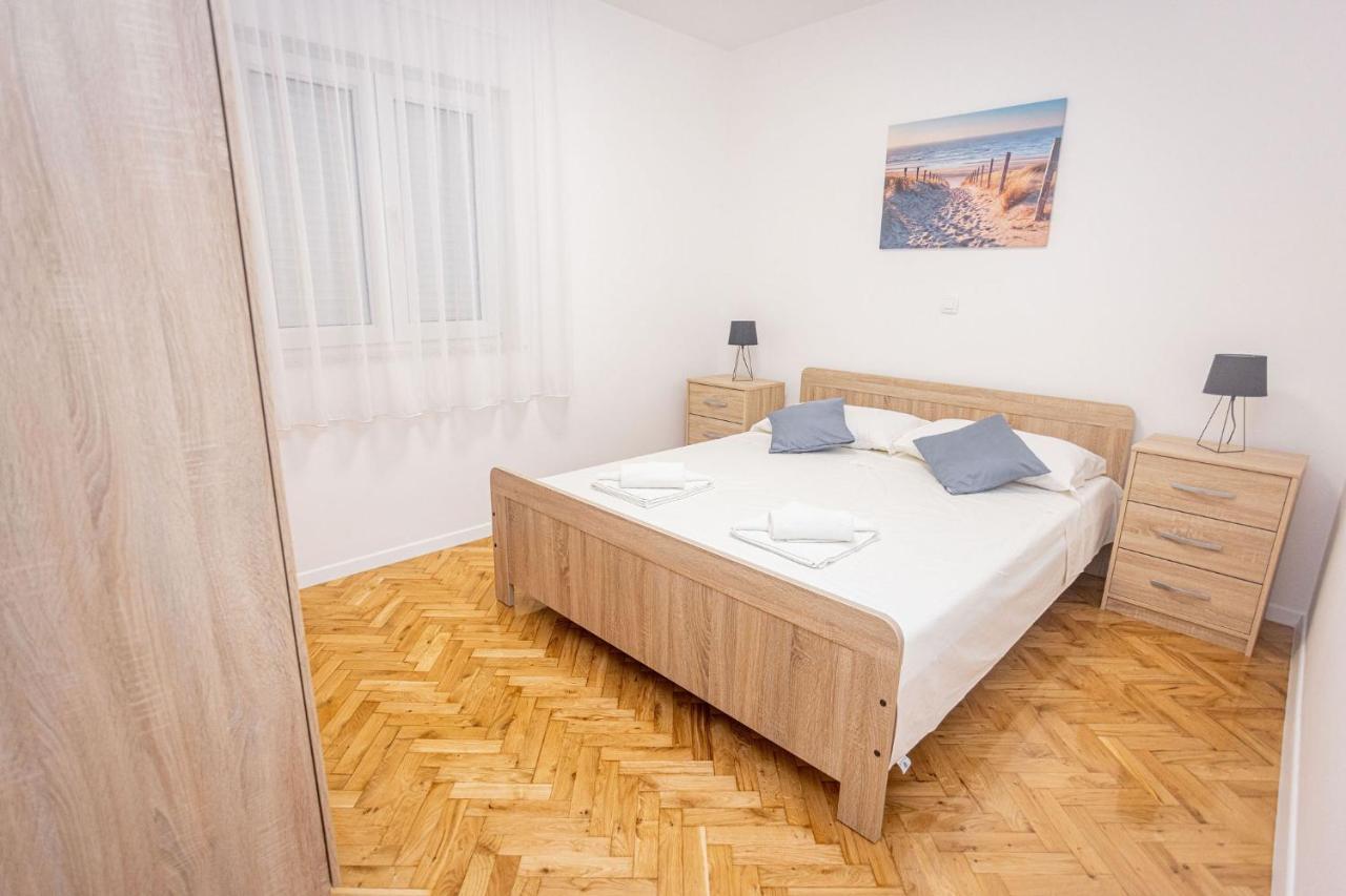 Apartments Veronika Трогир Екстериор снимка