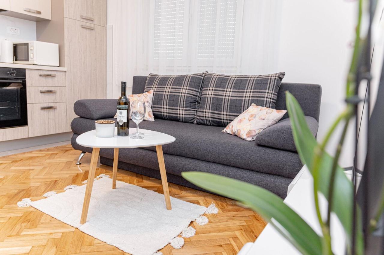 Apartments Veronika Трогир Екстериор снимка