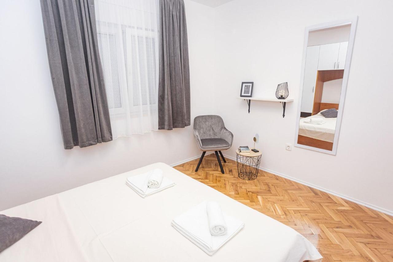 Apartments Veronika Трогир Екстериор снимка