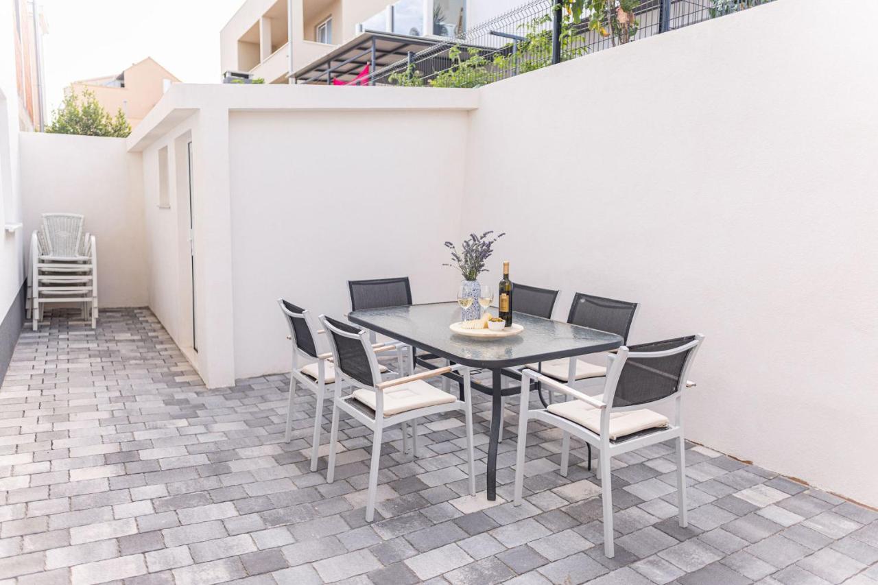 Apartments Veronika Трогир Екстериор снимка
