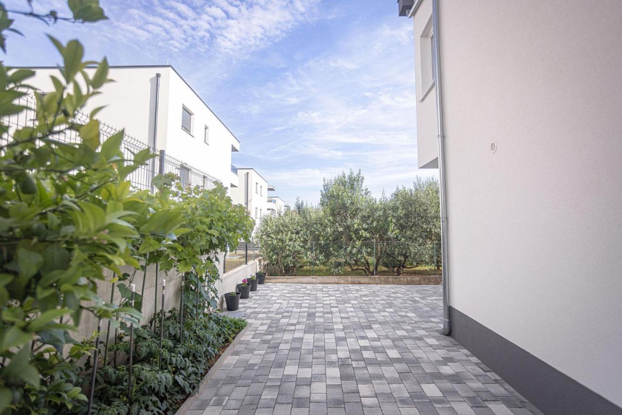 Apartments Veronika Трогир Екстериор снимка