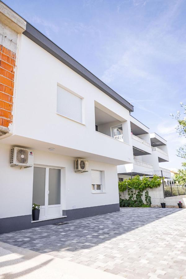 Apartments Veronika Трогир Екстериор снимка