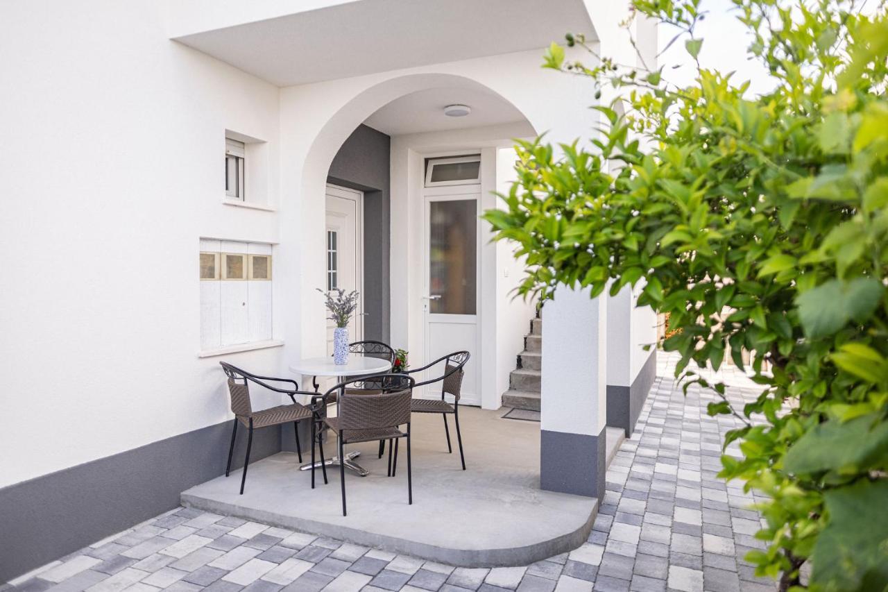 Apartments Veronika Трогир Екстериор снимка