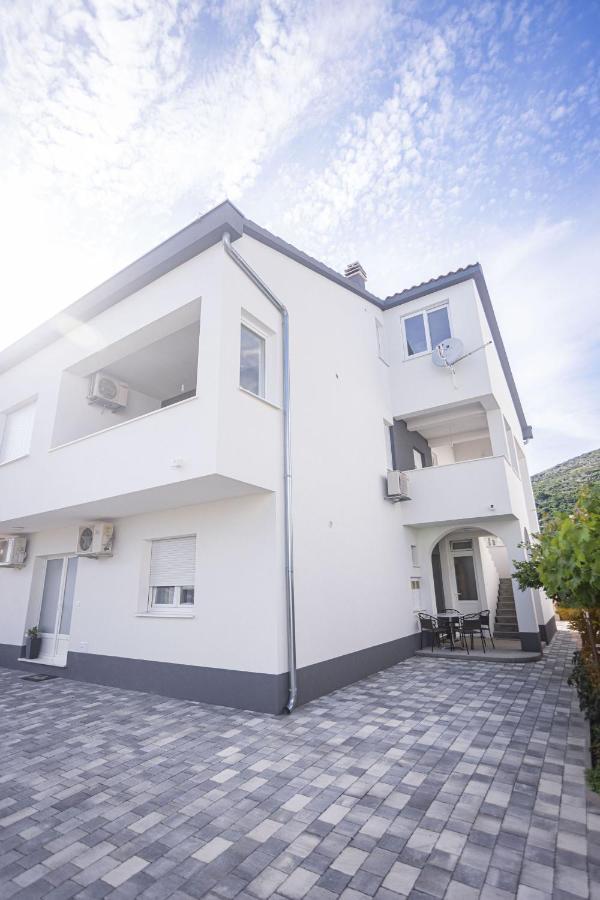 Apartments Veronika Трогир Екстериор снимка