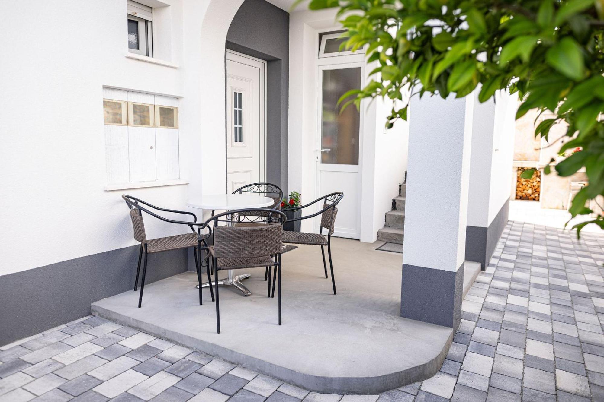 Apartments Veronika Трогир Екстериор снимка