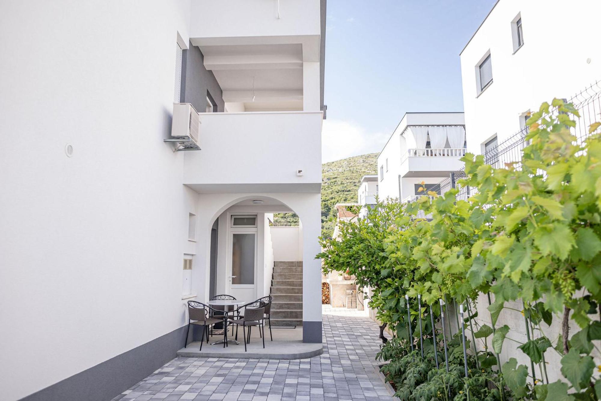 Apartments Veronika Трогир Екстериор снимка
