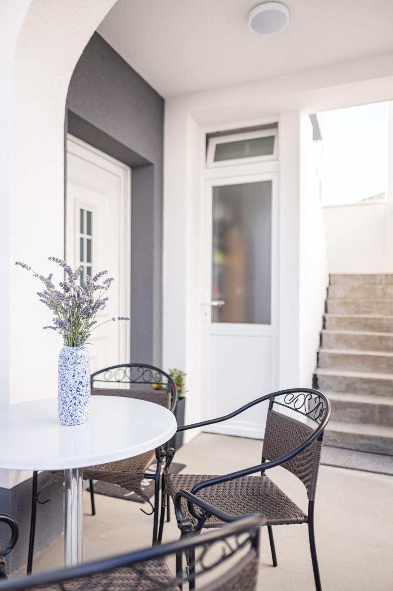 Apartments Veronika Трогир Екстериор снимка
